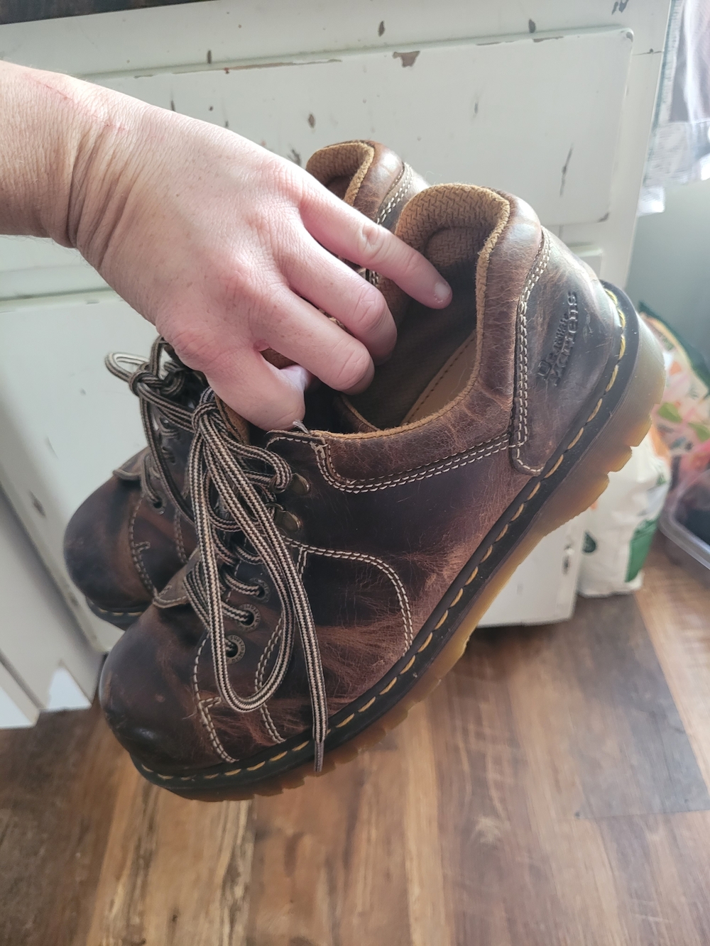 Mens Doc Martens 10940 Brown Leather Chunky Shoes - Picture 2 of 16